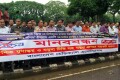 রবিবার জাতীয় প্রেসক্লাবের সামনে বিভিন্ন দাবিতে মানব বন্ধন করেন জাতীয় শিক্ষক কর্মচারী ফ্রন্ট -পিএনএস