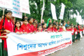 শিশু একাডেমী হস্থান্তরের আদেশ প্রত্যাহারের দাবিতে শুক্রবার জাতীয় প্রেসক্লাবের সামনে মানব বন্ধন ও মিছিল করে শিশু অভিভাবক ও সংগঠন ফোরাম –পিএনএস 