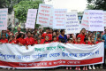শিশু একাডেমী হস্থান্তরের আদেশ প্রত্যাহারের দাবিতে শুক্রবার জাতীয় প্রেসক্লাবের সামনে মানব বন্ধন ও মিছিল করে শিশু অভিভাবক ও সংগঠন ফোরাম –পিএনএস 