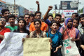 বেসরকারী বিশ্ববিদ্যালয়ের শিক্ষার্থীদের ওপর আরোপিত ভ্যাট প্রত্যাহারের দাবিতে রোববার রাজধানীর উত্তরায় ঢাকা ময়মনসিংহ সড়ক অবরোধ করে বিক্ষোভ করে শিক্ষার্থীরা –পিএনএস
