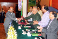 মঙ্গলবার রাজধানীর হোটেল সোনারগাঁও এ জাতীয় রাজস্ব বোর্ড আয়োজিত জাতীয় আয় কর দিবস-২০১৫ সর্বোচ্চ ও দীর্ঘ মেয়াদী কর দাতাগনকে সন্মাননা সনদ, ক্রেস্ট এবং ট্যাক্স কার্ড প্রদান অনুষ্ঠানে উপস্থিত অতিথিবৃন্দ –পিএনএস  