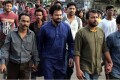 ব্লগার আহমেদুর রশিদ টুটুলসহ তিন জনকে গুলি ও কুপিয়ে আহত করার প্রতিবাদে শনিবার ঢাকা মেডিকেল কলেজ এন্ড হাসপাতালের সামনে বিক্ষোভ মিছিল করে গণজাগরণ মঞ্চ -পিএনএস 