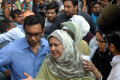 মানবতাবিরোধী অপরাধের দণ্ডপ্রাপ্ত ফাঁসির আসামী সাকা চৌধুরীর সাথে দেখা করতে যান তার পরিবার –পিএনএস  