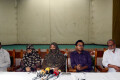 শনিবার দুপুরে সুপ্রিম কোর্ট বার অ্যাসোসিয়েশন মিলনায়তনে অনুষ্ঠিত সংবাদ সম্মেলনে মুজাহিদের পরিবার –পিএনএস