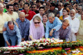 মহান স্বাধীনতা ও জাতীয় দিবস উপলক্ষে শনিবার জাতীয় স্মৃতিসৌধে ফুল দিয়ে শ্রদ্ধা জানান বিএনপির চেয়ারপার্সন বেগম খালেদা জিয়া –পিএনএস 