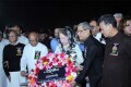 দলের কেন্দ্রীয় নেতা-কর্মীদের নিয়ে শহীদ মিনারে ফুল দিয়ে শ্রদ্ধা জানাচ্ছেন বিএনপি চেয়ারপারসন বেগম খালেদা জিয়া