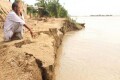 ফরিদপুর সদরপুর উপজেলায় আড়িয়াল খাঁ নদের ভাঙনে বিলীন হয়ে যাচ্ছে জনবসতি ও অন্যান্য স্থাপনা।