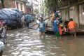 কয়েকদিনের টানা বর্ষণের ফলে রাজধানীতে সৃষ্টি হয়েছে জলাবন্ধতা। বুধবার রাজধানী ঢাকার বকশীবাজারের মাধ্যমিক ও উচ্চ মাধ্যমিক শিক্ষা বোর্ডের পাশ থেকে ছবিটি তুলেছেন তমাল আবদুল কাইয়ূম।