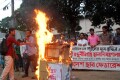 গ্যাসের দাম বৃদ্ধির প্রতিবাদে মিছিল ও বিক্ষোভ হয়েছে। আগুন দেওয়া হয় জ্বালানি মন্ত্রণালয়ের প্রতিকৃতিতে। করা হয় মশাল মিছিল। 