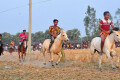 রাজশাহীর তানোর উপজেলার চকরতিগ্রামে ঘোড়দৌড়