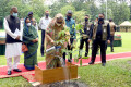 প্রধানমন্ত্রী শেখ হাসিনা শনিবার গণভবনে চত্বরে ডুমুর ও সোনালু গাছের চারা রোপণ করে জাতীয় বৃক্ষরোপণ অভিযান উদ্বোধন করেন। 
