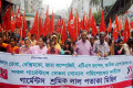 অবিলম্বে তোবা, বেক্সিমকোসহ সকল গার্মেন্টস শ্রমিকদের বেতন-বোনাস পরিশোধের দাবীতে বুধবার জাতীয় প্রেসক্লাবের সামনে বিক্ষোভ মিছিল করে। -পিএনএস।