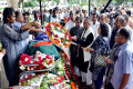 বুধবার কেন্দ্রীয় শহীদ মিনারে বাংলাদেশ ছাত্র ইউনিয়নের সাবেক সভাপতি বীর মুক্তিযোদ্ধা প্রকৌশলী খন্দকার মোহাম্মদ ফারুক এর প্রতি শেষ শ্রদ্ধা জানান বিভিন্ন সংগঠনের নেতৃ বৃন্দ-পিএনএস