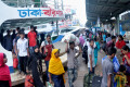 পরিবার পরিজনের সাথে ঈদকরে ঢাকায় ফিরছেন মানুষ, ছবিটি শনিবার সদর ঘাট থেকে তুলেছেন পিএনএস’র  চীফ ফটো সাংবাদিক আব্দুল হালিম