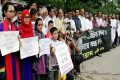 ফিলিস্তিনিদের উপর ইসরায়েল বাহিনীর বর্বরোচিত হামলা ও গণ হত্যা বন্ধের দাবিতে শনিবার জাতীয় প্রেসক্লাবের সামনে মানববন্ধন করে স্বাধীনতা ফোরাম কেন্দ্রীয় সংসদ-পিএনএস