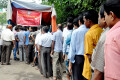 পবিত্র রমজান উপলক্ষে মাস ব্যাপি সাশ্রয়ী মূল্যে টিসিবির পণ্য কিনতে ক্রেতাদের দীর্ঘ লাইন, ছবিটি জাতীয় প্রেসক্লাব এলাকা থেকে তুলেছেন আমাদের চীফ ফটো সাংবাদিক আব্দুল হালিম-পিএনএস