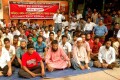 পুনর্বাসন ছাড়া হকার উচ্ছেদ এর প্রতিবাদে শুক্রবার জাতীয় প্রেসক্লাবের সামনে প্রতীকী অনশন করে বাংলাদেশ হকার্স ইউনিয়ন।-পিএনএস। 