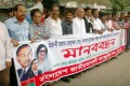 প্রিয় নবী হযরত মুহাম্মদ (সঃ) সম্পর্কে কটূক্তিকারী, নাস্তিক, মুরতাদ লতিফ সিদ্দিকীর দৃষ্টান্তমূলক শাস্তির দাবীতে শুক্রবার জাতীয় প্রেসক্লাবের সামনে মানববন্ধন করে বাংলাদেশ জাতীয়তাবাদী সাংস্কৃতিক দল কেন্দ্রীয় কমিটি।-পিএনএস। 