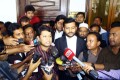 জামায়েত নেতা মুহাম্মদ কামারুজ্জামানের রায় ঘসনার পরে সোমবার সকালে সংবাদিকদের সাথে কথা বলেন তার দলের হাসান ইকবাল-পিএনএস