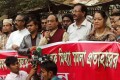 বেগম খালেদা জিয়া ও তারেক রহমানের বিরুদ্ধে ষড়যন্ত্র মূলক মিথ্যা মামলা প্রত্যাহারের দাবিতে বুধবার জাতীয় প্রেসক্লাবের সামনে মানববন্ধনকরে জাতীয়তাবাদী দেশ বাঁচাও  আন্দোলন-পিএনএস