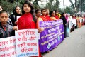 বিবাহের বয়স নুন্নতম ১৮ বছর নিশ্চিত করার দাবিতে বুধবার জাতীয় প্রেসক্লাবের সামনে মানববন্ধন করে সামাজিক প্রতিরোধ কমিটি-পিএনএস