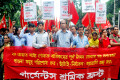 শুক্রবার জাতীয় প্রেসক্লাবের সামনে বেতন ভাতার দাবিতে গার্মেন্টস শ্রমিক ফ্রন্টের মিসিল-পিএনএস