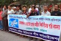 বাংলাদেশ ভারত সীমান্তে বিএসএফ কতৃক সাধারণ মানুষ হত্যার প্রতিবাদে মঙ্গলবার জাতীয় প্রেসক্লাবের সামনে মানববন্ধন করে সেইভ হিউম্যান পীস অরগানাইজেশন-পিএনএস