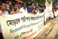মোড়কে পাট পণ্য ব্যবহার আইন অবিলম্বে বাস্তবায়নের দাবিতে বৃহস্পতিবার জাতীয় প্রেসক্লাবের সামনে মানবন্ধন করে পাট ও শিল্প রক্ষা কমিটি-পিএনএস