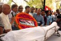 শনিবার জাতীয় প্রেসক্লাবে সাবেক তত্বাবধায়ক সরকারের উপদেস্টা মাহবুবুল আলমের কফিনে ফুল দিয়ে শেষ শ্রদ্ধা জানাচ্ছেন বিএনপির ভারপ্রাপ্ত মহাসচিব মির্জা ফকরুল ইসলাম আলমগীর-পিএনএস