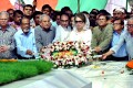 জাতীয় বিপ্লব ও সংহতি দিবস উপলক্ষে শুক্রবার বিএনপির প্রতিস্টাতা শহীদ রাস্ট্রপতি জিয়াউর রাহমানের মাজারে মুলদিয়ে শ্রদ্ধা জানান বিএনপি চেয়ারপার্সন বেগম খালেদা জিয়া-পিএনএস