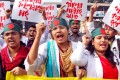 বিএসসি ডেন্টাল স্টুডেন্টস এসসিয়েসন বিভিন্ন দাবিতে জাতীয় প্রেসক্লাবের সামনে বিক্ষোভ মিছিল করে-পিএনএস