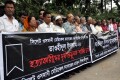 সিলেট ওসমানী মেডিকেল কলেজের মেধাবী ছাত্র তাওহীদুল ইসলামের হত্যাকারীদের দৃষ্টান্তমূলক শাস্তির দাবিতে রবিবার জাতীয় প্রেসক্লাবের সামনে মানববন্ধন করে সিলেট ওসমানী মেডিকেল কলেজের প্রাক্তন শিক্ষার্থী বৃন্দ-পিএনএস