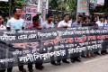 বড় নদীতে ছোট লঞ্চ চলাচল বন্দের দাবীতে শুক্রবার জাতীয় প্রেসক্লাবের সামনে মানববন্দন করে নদী নিরাপত্তায় সামাজিক সংগঠন