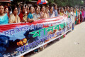 ফিলিস্তিনি নারী ও শিশুদের উপর ইসরায়েলি বর্বরোচিত হামলার প্রতিবাদে শনিবার জাতীয় প্রেসক্লাবের সামনে মানববন্ধন করে বাংলাদেশ মহিলা আওয়ামীলীগ-পিএনএস