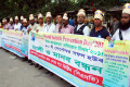পিএনএসঃ বিশ্ব আত্মহত্যা প্রতিরোধ দিবস-২০১৪ উপলক্ষ্যে বুধবার জাতীয় প্রেসক্লাবের সামনে মানববন্ধন করে সেন্টার ফর সেভ দ্য ভিক্টিম (সিএসভি)।