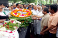 পিএনএসঃ বুধবার কেন্দ্রিয় শহীদ মিনারে কিংবদন্তি শিল্পী ফিরোজা বেগমের প্রতি বিভিন্ন রাজনৈতিক দলসহ জাতি ফুল দিয়ে শ্রদ্ধা জানায়।