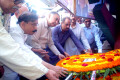সোমবার নূর হোসেন দিবস উপলক্ষ্যে নূর হোসেন চত্বরে ফুল দিয়ে শ্রদ্ধা জানায় নাগরিক ঐক্য ফ্রন্টের নেতাকর্মী । -পিএনএস 