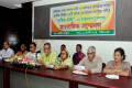 শ্রমিকদের ন্যায় সংগত দাবী ও অধিকার প্রতিষ্ঠার লক্ষে জাতীয় ভিত্তিক ১২টি শ্রমিক সংগঠনের সমন্বয়ে গঠিত “শ্রমিক ঐক্য” এর আত্মপ্রকাশ উপলক্ষে মঙ্গলবার জাতীয় প্রেসক্লাবে সাংবাদিক সম্মেলন করে-পিএনএস