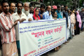 পদ্মা সেতু প্রকল্পাধীন মাদারীপুর জেলা এল,এ,কেস-এ অধিগ্রহনকৃত ক্ষতিগ্রস্থ ভূমিহীন বাড়ী-ঘর মালিকদের ক্ষতিপূরণের দাবিতে মঙ্গলবার জাতীয় প্রেসক্লাবের সামনে মানববন্ধন করে ক্ষতিপূরণ আদায় সমন্বয় ও সংগ্রাম কমিটি-পিএনএস