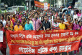 মোশারেফা মিশুসহ শ্রমিক নেতৃবৃন্দের উপর গ্রেফতার হয়রানী বন্ধসহ বিভিন্ন দাবীতে রবিবার জাতীয় প্রেসক্লাবের সামনে বিক্ষোভ মিছিল করে গার্মেন্টস শ্রমিক ঐক্য ফোরাম।- পিএনএস