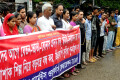 ঈদের আগে বেতন-বোনাস প্রদানসহ বিভিন্ন দাবিতে বুধবার জাতীয় প্রেসক্লাবের সামনে মানববন্ধন করে টেক্সটাইল গার্মেন্টস ওর্য়াকার্স ফেডারেশন-পিএনএস