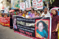 লালবাগের হালিমা সাদিয়া মহিলা মাদ্সার আবাসিক ছাত্রী সুমাইয়া আক্তার হত্যার বিচার ও হত্যাকারীদের গ্রেফতারের দাবীতে মঙ্গলবার জাতীয় প্রেসক্লাবের সামনে মানববন্ধন করে এলিফ্যান্ট রোড এলাকাবাসী। -পিএনএস