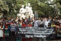 রাজশাহী বিশ্ববিদ্দালয়ের শিক্ষক ডঃ শফিউল ইসলাম লিলনের হত্যাকাণ্ডের বিচারের দাবিতে টিএসসিতে বিক্ষোভ করে শিক্ষারথিরা-পিএনএস