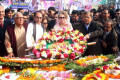 মহান বিজয় দিবস উপলক্ষে মঙ্গলবার জাতীয় সৃতি সৌধে ফুল দিয়ে শহীদদের প্রতি শ্রদ্ধা জানান বিএনপি চেয়ারপার্সন বেগম খালেদা জিয়া সহ বিএনপি নেত্রিবৃন্দ-পিএনএস 