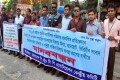 শুক্রবার জাতীয় প্রেসক্লাবের সামনে বিভিন্ন দাবিতে মানববন্ধন করে বাংলাদেশ সিএইচসিপি এ্যাসোসিয়েশন কেন্দ্রীয় কমিটি।-পিএনএস।