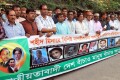 কেন্দ্রীয় শহীদ মিনারে বিশিষ্ট নাগরিকদের অবাঞ্চিত ঘোষণার প্রতিবাদে রবিবার জাতীয় প্রেসক্লাবের সামনে গণ-সমাবেশ করে জাতীয়তাবাদী দেশ বাঁচাও-মানুষ বাঁচাও আন্দোলন।-পিএনএস। 