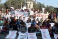শুক্রবার ঢাকা বিশ্ববিদ্যালয়ের টিএসসির সামনে ছাত্রদের উপর হামলা কারি পুলিশের গ্রেপ্তার সহ বিভিন্ন দাবিতে সমাবেশ ও বিক্ষোভ মিছিল করে শিক্ষার্থীরা-পিএনএস