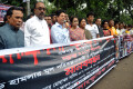 ২১শে আগস্ট এর গ্রেনেড হামলায় মূল পরিকল্পনাকারী ও খুনীদের দ্রুত বিচারের দাবিতে বুধবার জাতীয় প্রেসক্লাবের সামনে মানববন্ধন করে বঙ্গবন্ধু সাংস্কৃতিক জোট-পিএনএস