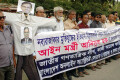 পিয়াস করিমের পক্ষ অবলম্বন করার প্রতিবাদে মঙ্গলবার জাতীয় প্রেসক্লাবের সামনে আইনমন্ত্রী আনিসুল হক-এর কুশপুত্তলিকা দাহ করে জাতীয় গণতান্ত্রিক লীগ।-পিএনএস।