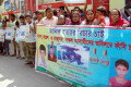 মানিক হত্যার বিচারের দাবিতে মঙ্গলবার জাতীয় প্রেসক্লাবের সামনে মানববন্ধন করে গোলাপবাজার-কেরানীগঞ্জ এলাকাবাসী।-পিএনএস।